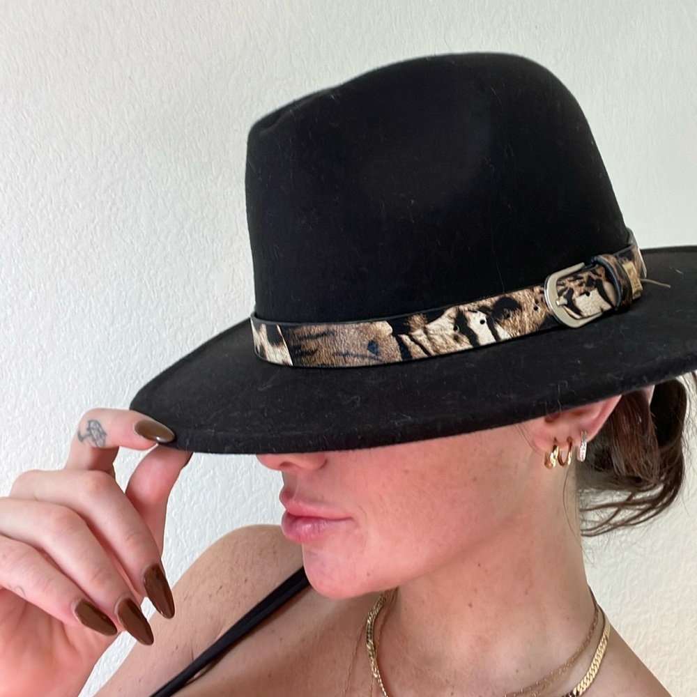 Anne Klein hat